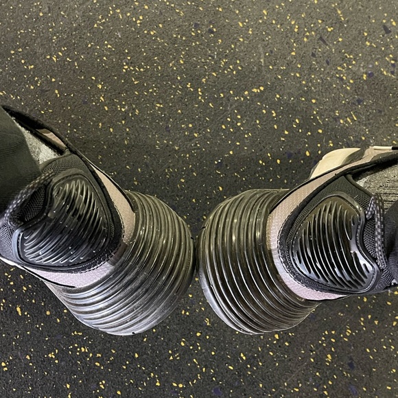 Nike Air Max 2090
Black Wolf Grey Anthracite Size Us 9.5 - Picture 3 of 9